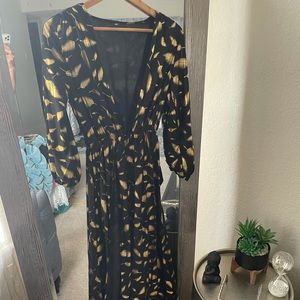 Maxi dress medium used once flowy gold and black